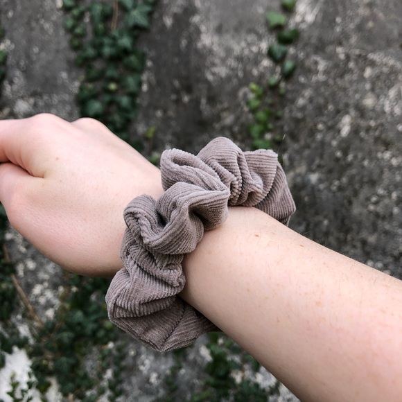 tan corduroy scrunchie - Picture 3 of 5